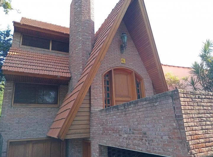 Casa · 293m² · 4 Ambientes · 2 Cocheras