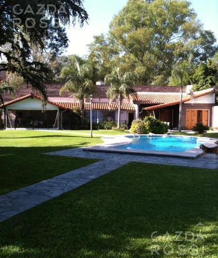 Casa · 1800m² · 4 Ambientes