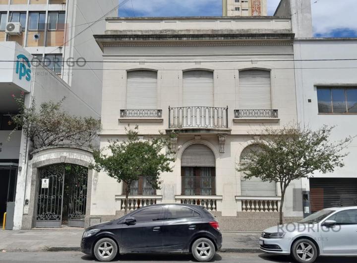 Casa · 250m² · 9 Ambientes · 2 Cocheras