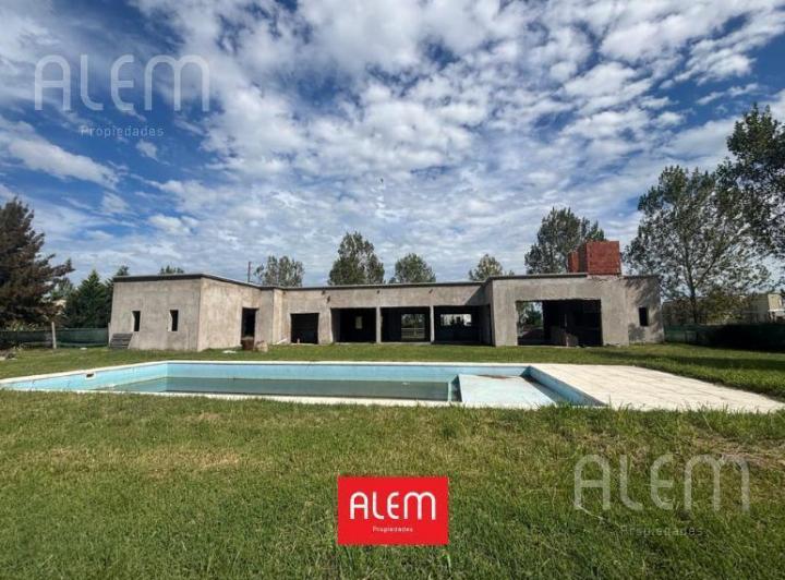 Casa · 318m² · 6 Ambientes · 2 Cocheras