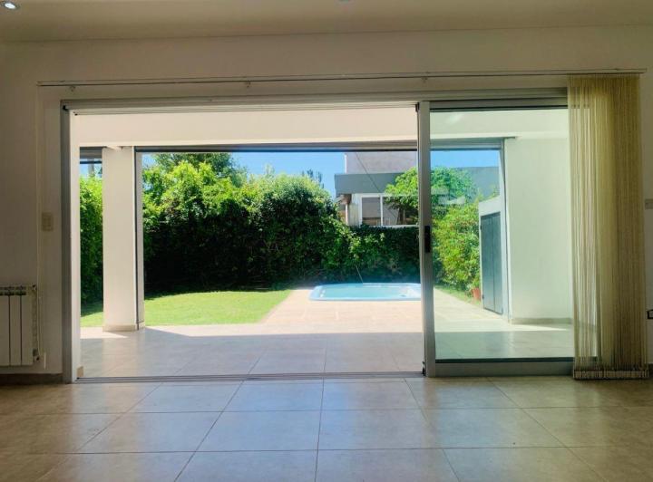Casa · 120m² · 5 Ambientes · 2 Cocheras