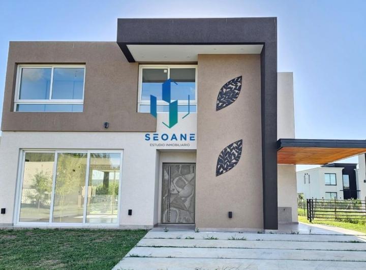 Casa · 166m² · 4 Ambientes · 1 Cochera