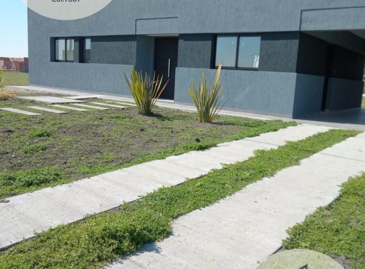 Casa · 130m² · 4 Ambientes · 2 Cocheras