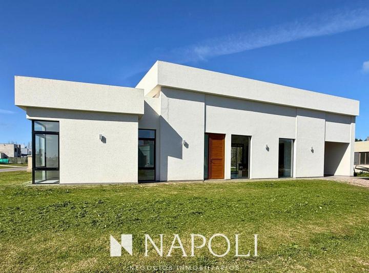 Casa · 180m² · 5 Ambientes · 1 Cochera