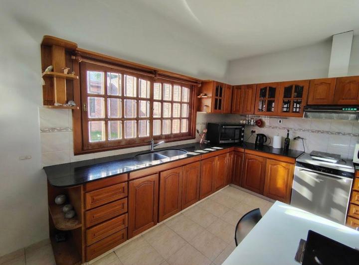 Casa · 160m² · 3 Ambientes · 1 Cochera