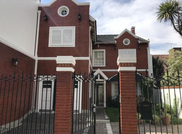 Casa · 233m² · 4 Ambientes · 1 Cochera