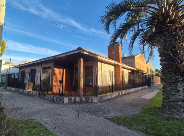 Casa · 225m² · 4 Ambientes · 3 Cocheras