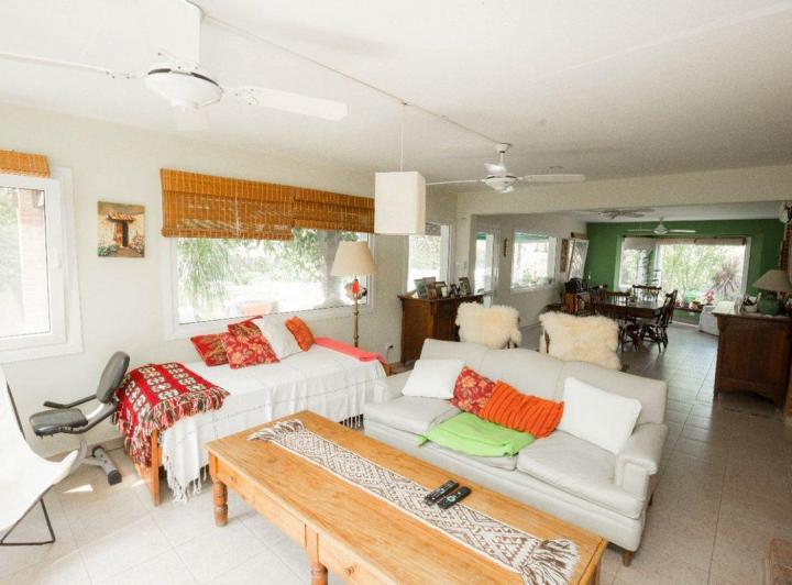 Casa · 260m² · 5 Ambientes · 2 Cocheras