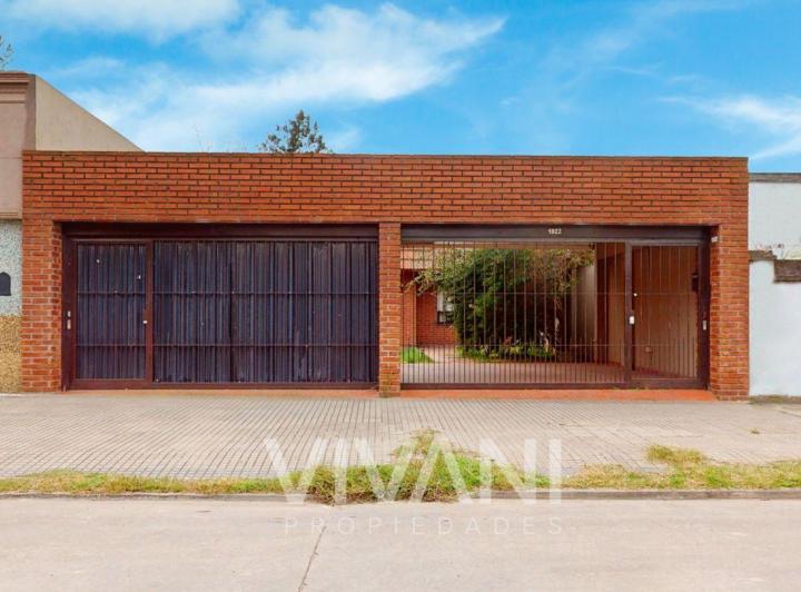 Casa · 172m² · 9 Ambientes · 2 Cocheras