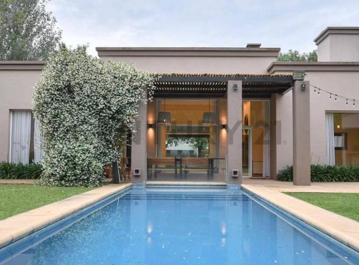 Casa · 300m² · 4 Ambientes