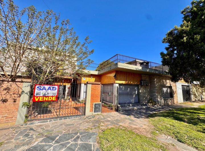 Casa · 130m² · 4 Ambientes · 2 Cocheras