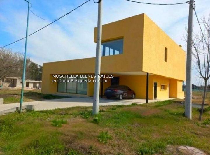 Casa · 200m² · 3 Ambientes · 2 Cocheras