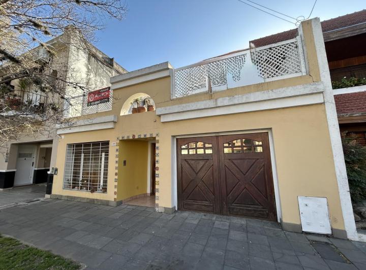 Casa · 140m² · 4 Ambientes · 1 Cochera