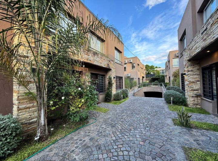 Casa · 75m² · 3 Ambientes · 2 Cocheras