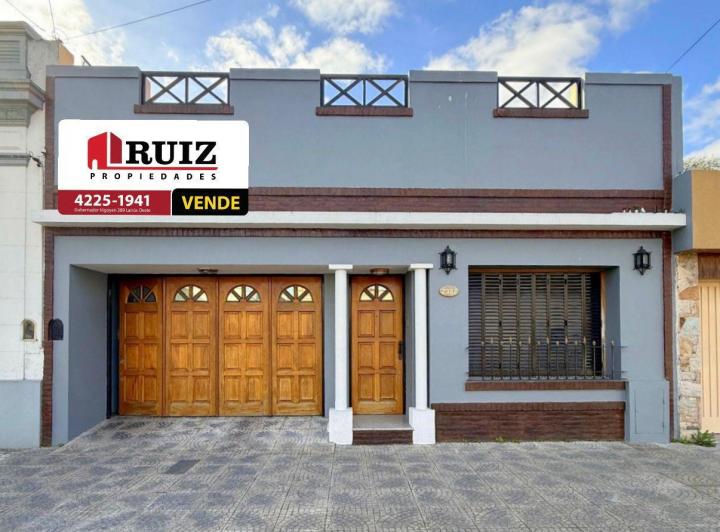 Casa · 200m² · 4 Ambientes · 2 Cocheras
