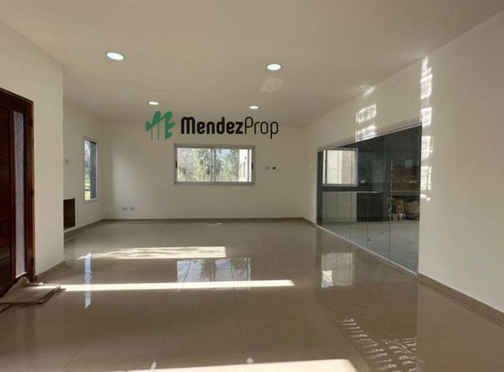 Casa · 170m² · 4 Ambientes · 2 Cocheras