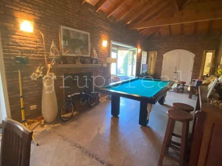 Casa · 200m² · 6 Ambientes · 2 Cocheras