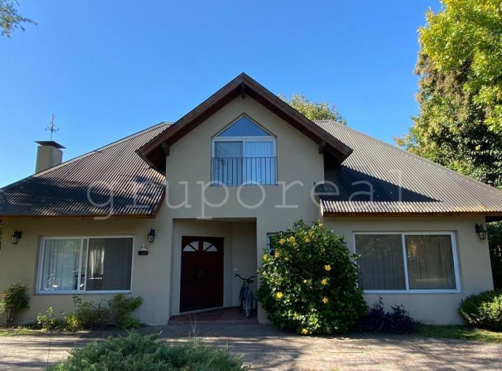 Casa · 160m² · 5 Ambientes