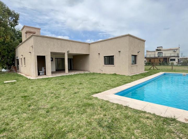Casa · 175m² · 4 Ambientes · 3 Cocheras
