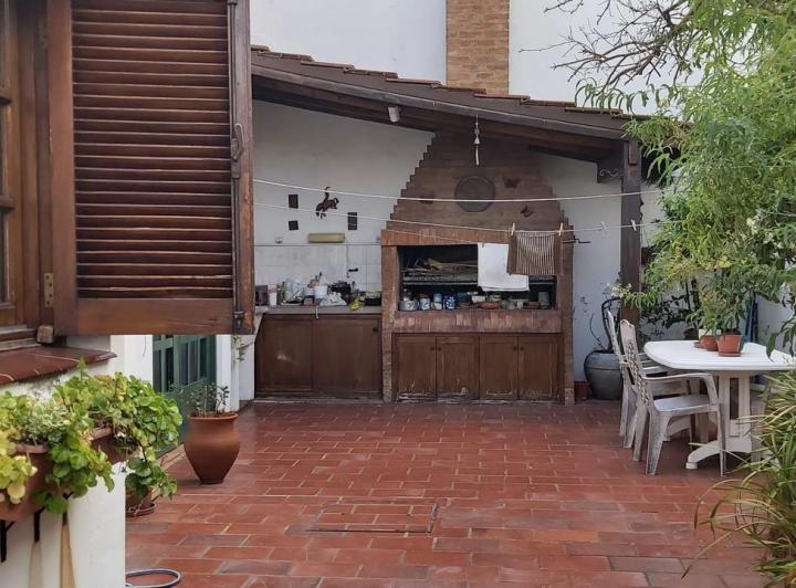 Casa · 190m² · 5 Ambientes · 4 Cocheras