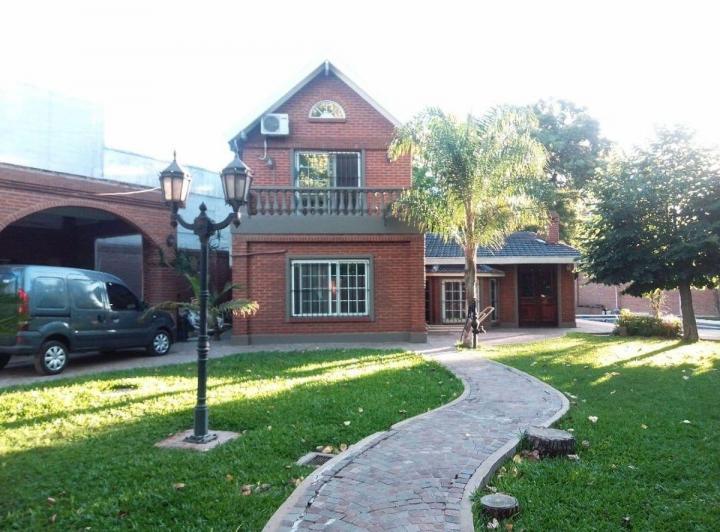Casa · 150m² · 5 Ambientes · 3 Cocheras