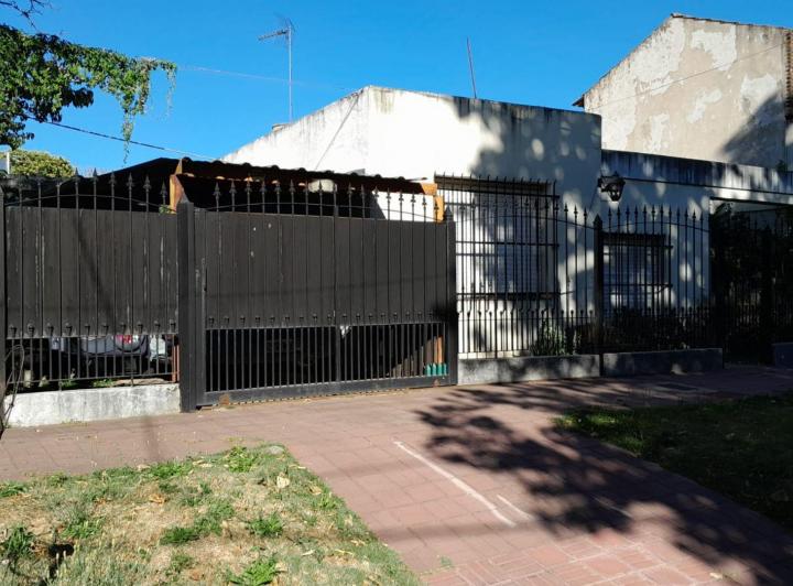 Casa · 200m² · 4 Ambientes · 2 Cocheras