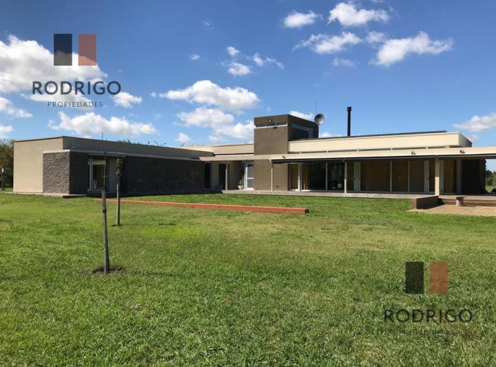 Casa · 350m² · 7 Ambientes