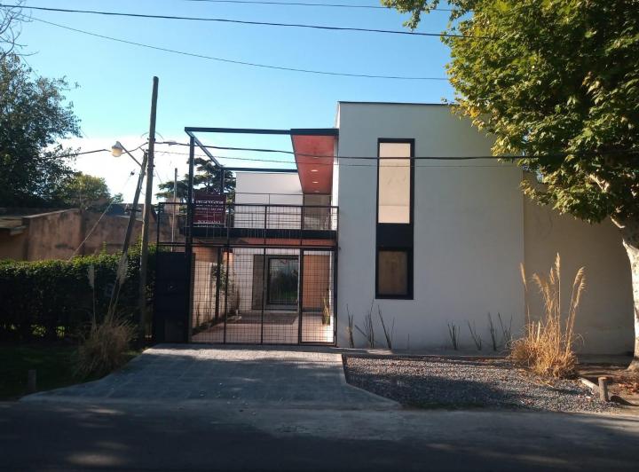 Casa · 200m² · 6 Ambientes · 2 Cocheras