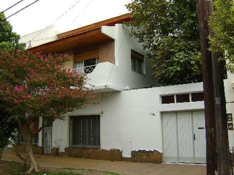 Casa · 90m² · 4 Ambientes · 1 Cochera