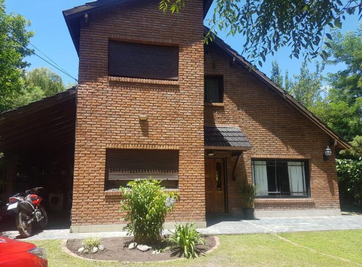Casa · 200m² · 4 Ambientes · 3 Cocheras