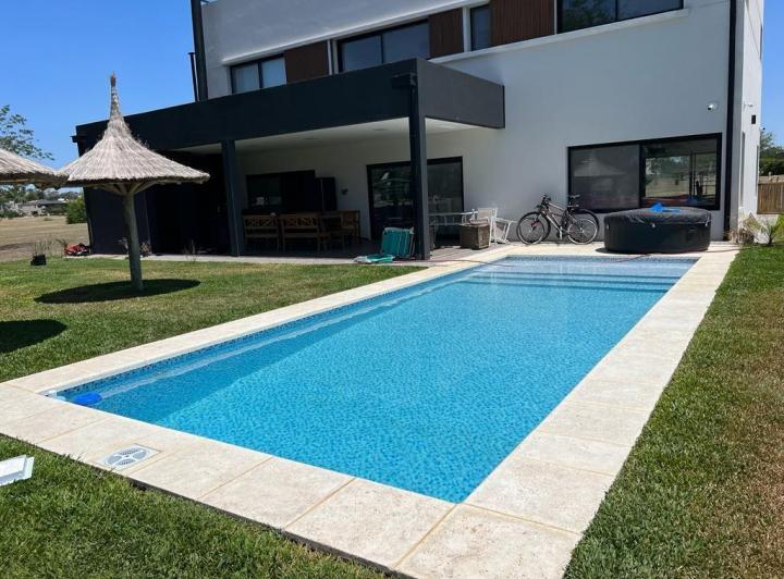 Casa · 252m² · 4 Ambientes · 2 Cocheras