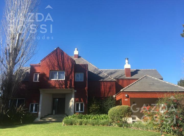 Casa · 285m² · 5 Ambientes · 2 Cocheras