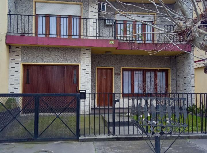 Casa · 175m² · 4 Ambientes · 1 Cochera