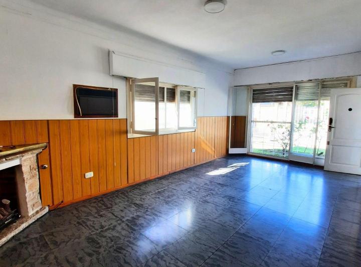 Casa · 110m² · 3 Ambientes · 4 Cocheras