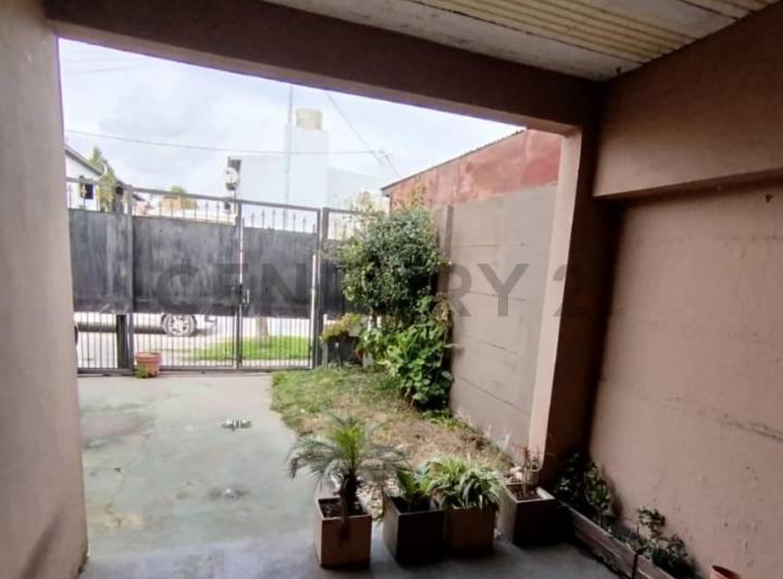 Casa · 80m² · 5 Ambientes · 2 Cocheras