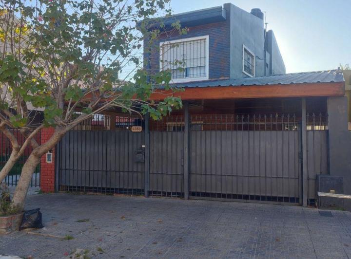 Casa · 200m² · 4 Ambientes · 2 Cocheras