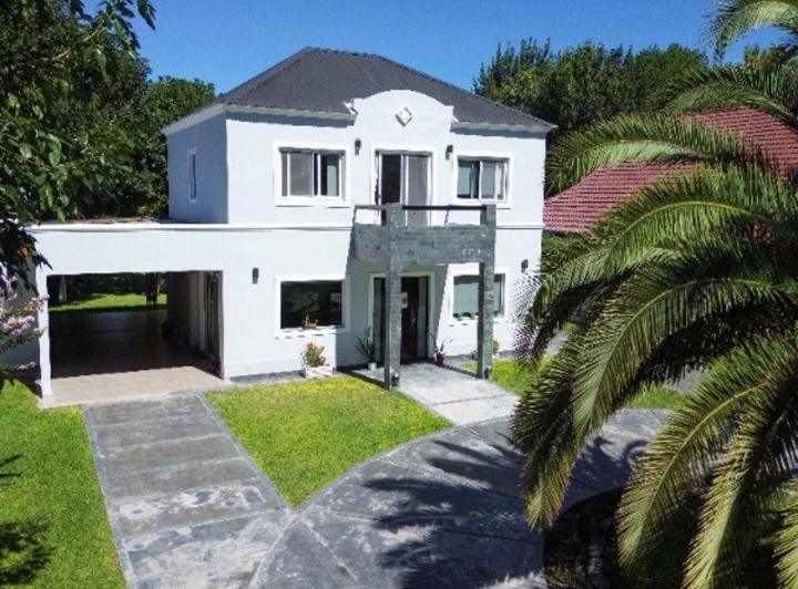 Casa · 178m² · 5 Ambientes · 2 Cocheras
