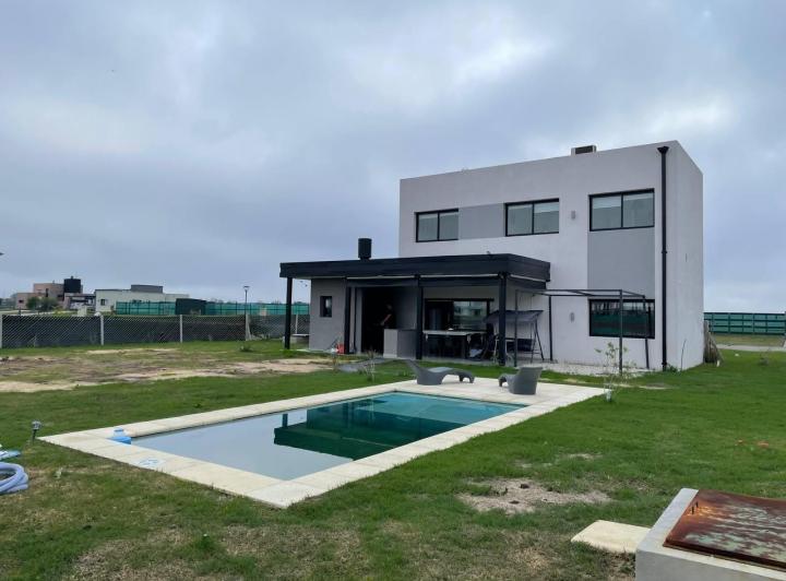 Casa · 180m² · 4 Ambientes