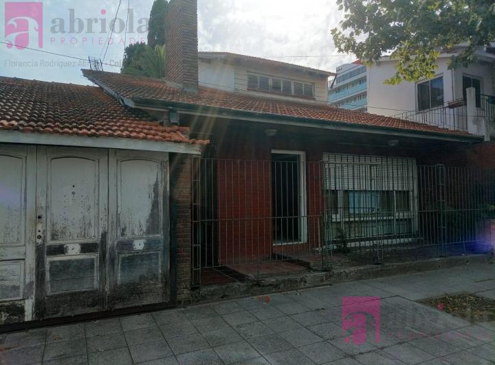 Casa · 135m² · 4 Ambientes · 2 Cocheras