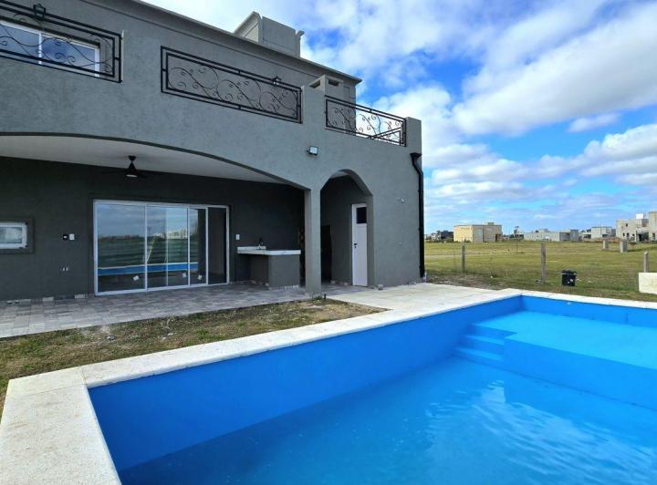 Casa · 182m² · 4 Ambientes · 2 Cocheras