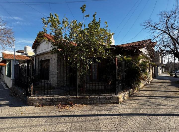 Casa · 193m² · 4 Ambientes · 2 Cocheras