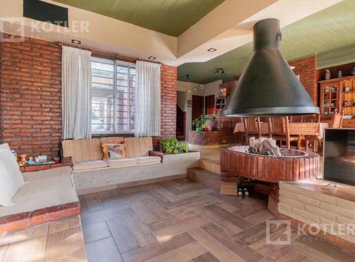 Casa · 171m² · 5 Ambientes · 2 Cocheras