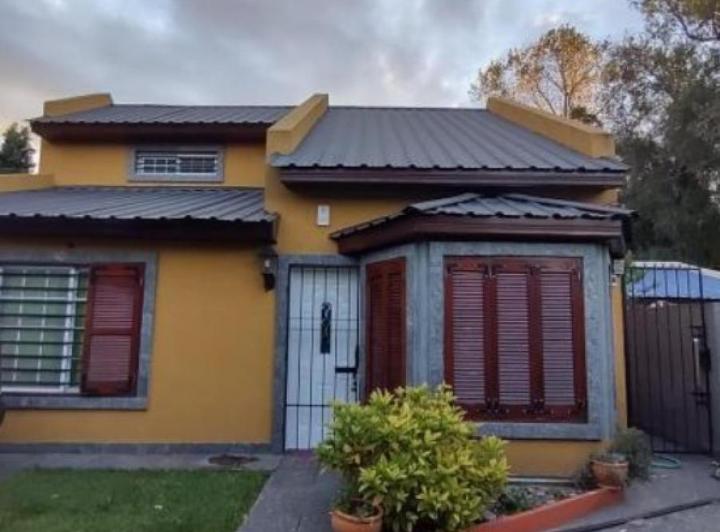Casa · 140m² · 4 Ambientes · 1 Cochera