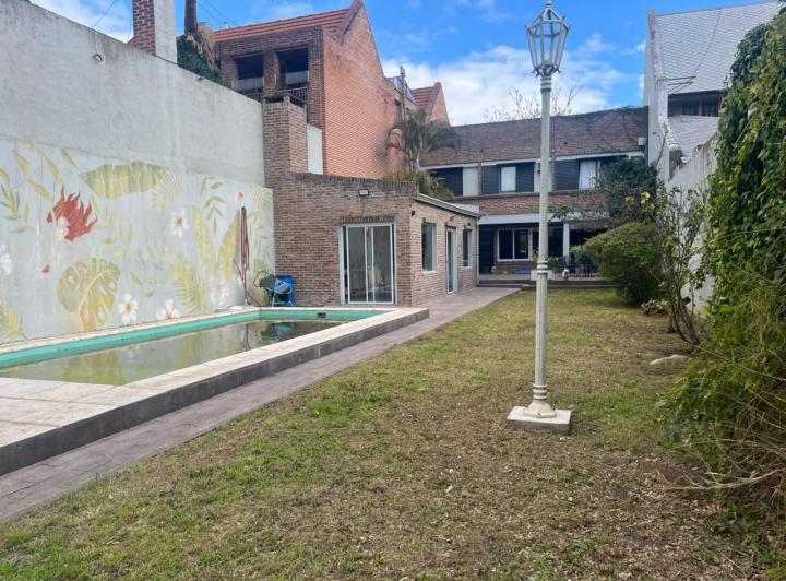 Casa · 308m² · 5 Ambientes · 2 Cocheras