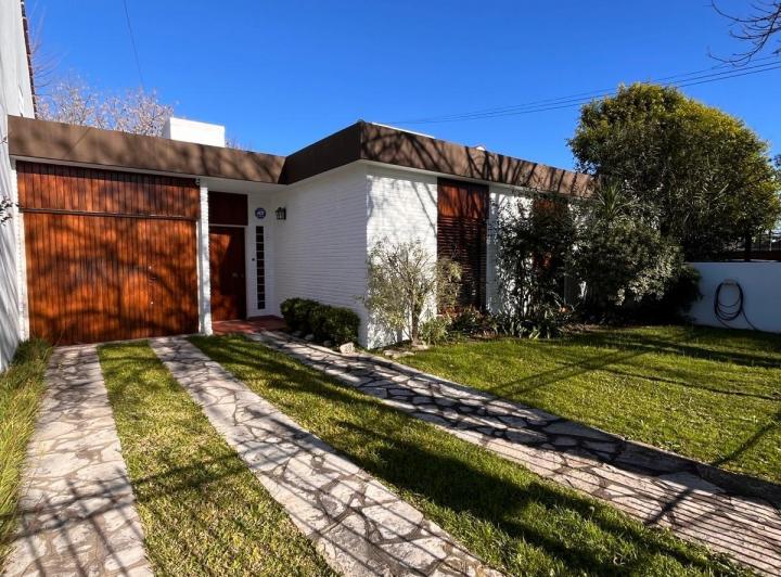 Casa · 211m² · 4 Ambientes · 1 Cochera