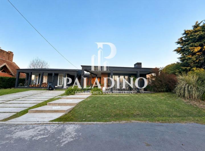 Casa · 200m² · 4 Ambientes · 2 Cocheras