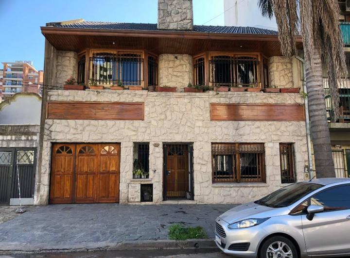 Casa · 200m² · 4 Ambientes · 2 Cocheras