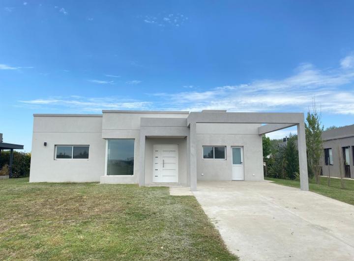 Casa · 160m² · 4 Ambientes · 2 Cocheras