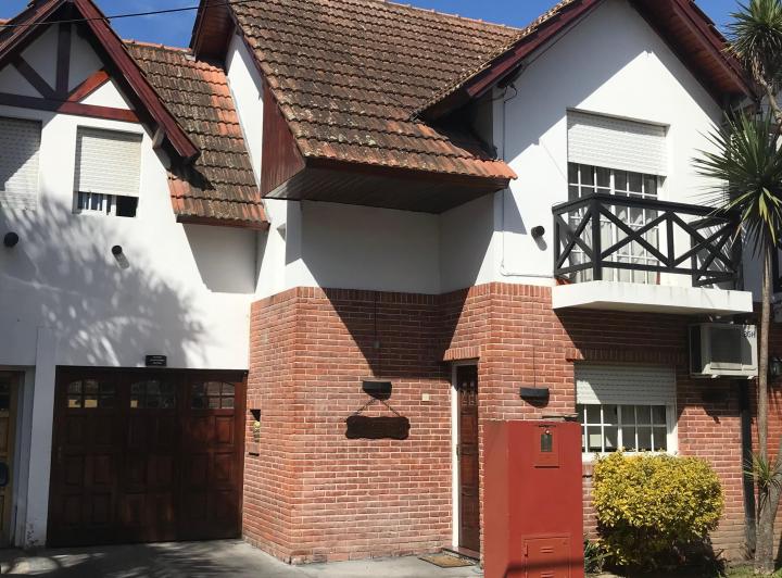 Casa · 85m² · 8 Ambientes · 1 Cochera