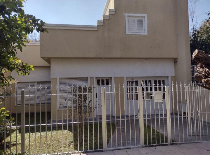 Casa · 180m² · 4 Ambientes · 1 Cochera